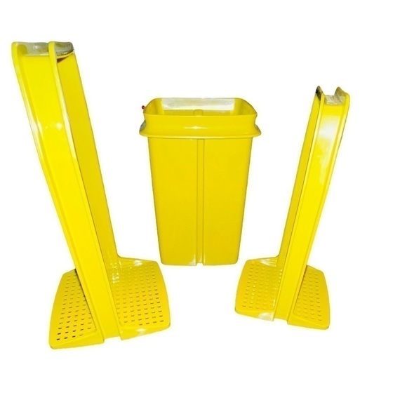 VINTAGE Tupperware Pickle Keeper Lot - Picture 1 of 2